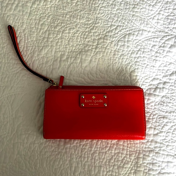 Kate Spade wristlet wallet. - Picture 1 of 2